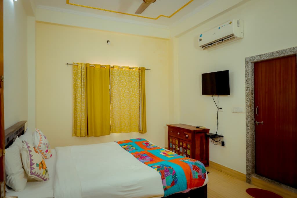 Deluxe King Room bedroom overview with TV