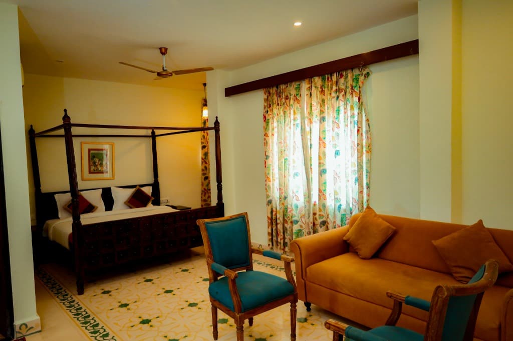 Executive Room overview with four-poster bed and sofa lounge