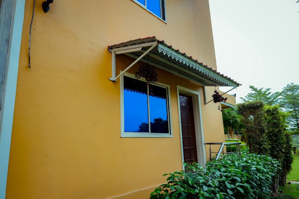 Garden Room exterior entrance with lush foliage